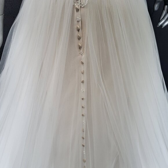 NWT~$2599~ALLURE BRIDAL~8/10~IVORY BEADED BALL GOWN FIT & FLARE WEDDING DRESS - Picture 14 of 16